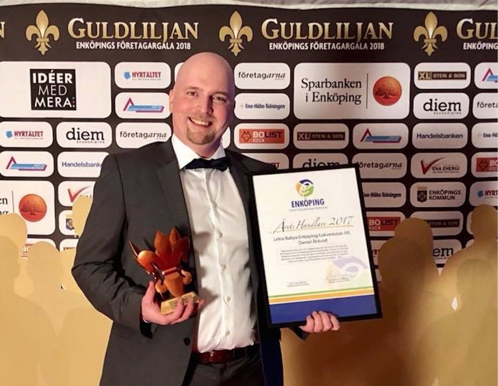 Daniel Åhlund, ägare till Lekia Babya Enköping, utsågs under företagargalan Guldliljan till Årets Handlare 2017. (UPD: 2018-05-24 09:16:17)